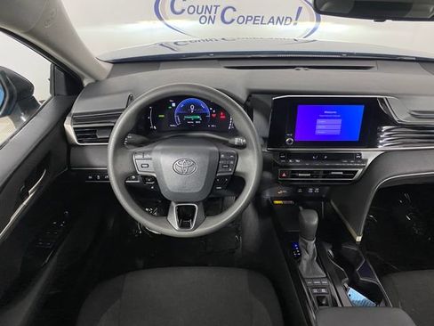 Used 2025 Toyota Camry LE FWD image 17