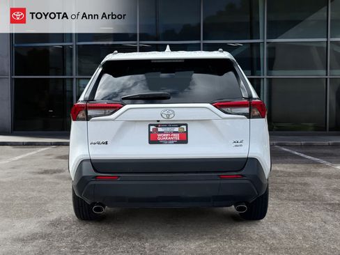 Used 2025 Toyota RAV4 XLE AWD/4WD image 9