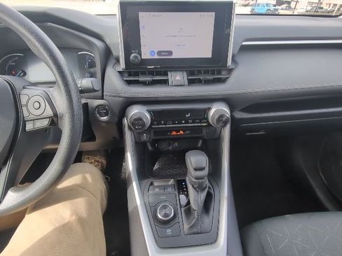 Used 2025 Toyota RAV4 XLE image 21
