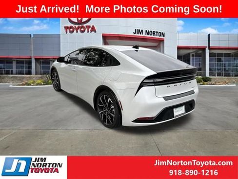 Used 2026 Toyota Prius Plug-In Hybrid FWD image 5