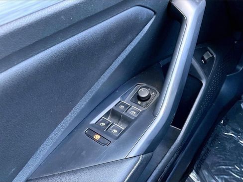 Certified 2025 Volkswagen Jetta S image 29