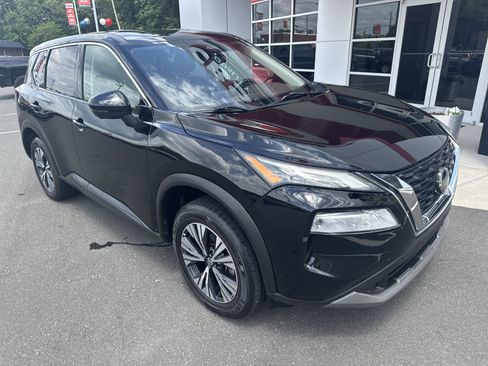 Used 2021 Nissan Rogue SV AWD/4WD image 2