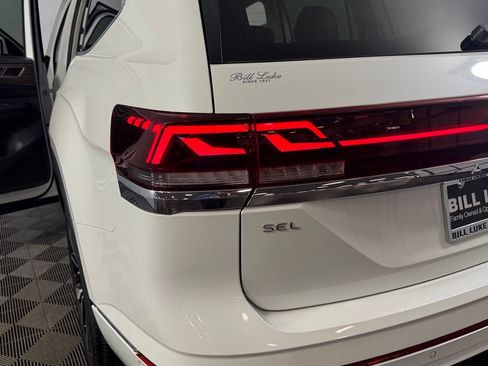Used 2024 Volkswagen Atlas SEL Premium R-Line AWD/4WD image 17