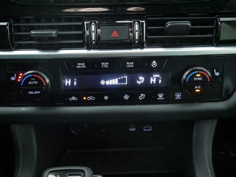 Used 2023 Nissan Pathfinder SL image 29