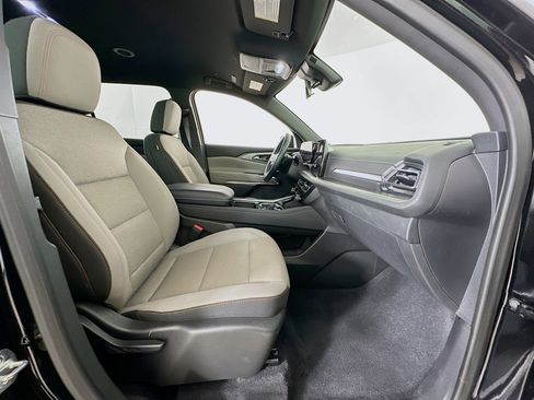 Used 2025 Chevrolet Traverse LT image 33