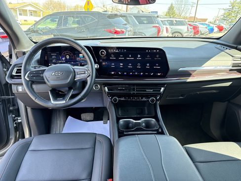 Used 2025 Chevrolet Traverse Z71 AWD/4WD image 15
