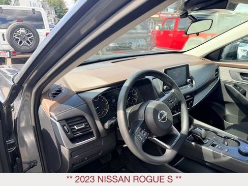 Used 2023 Nissan Rogue S AWD/4WD image 10