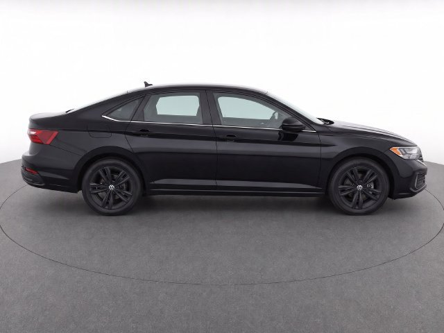 Certified 2024 Volkswagen Jetta SE w/ Panoramic Sunroof Package FWD image 9