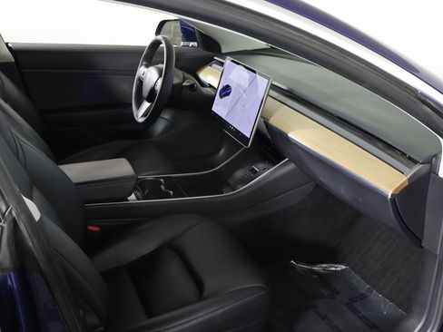 Used 2020 Tesla Model 3 Standard Range image 27