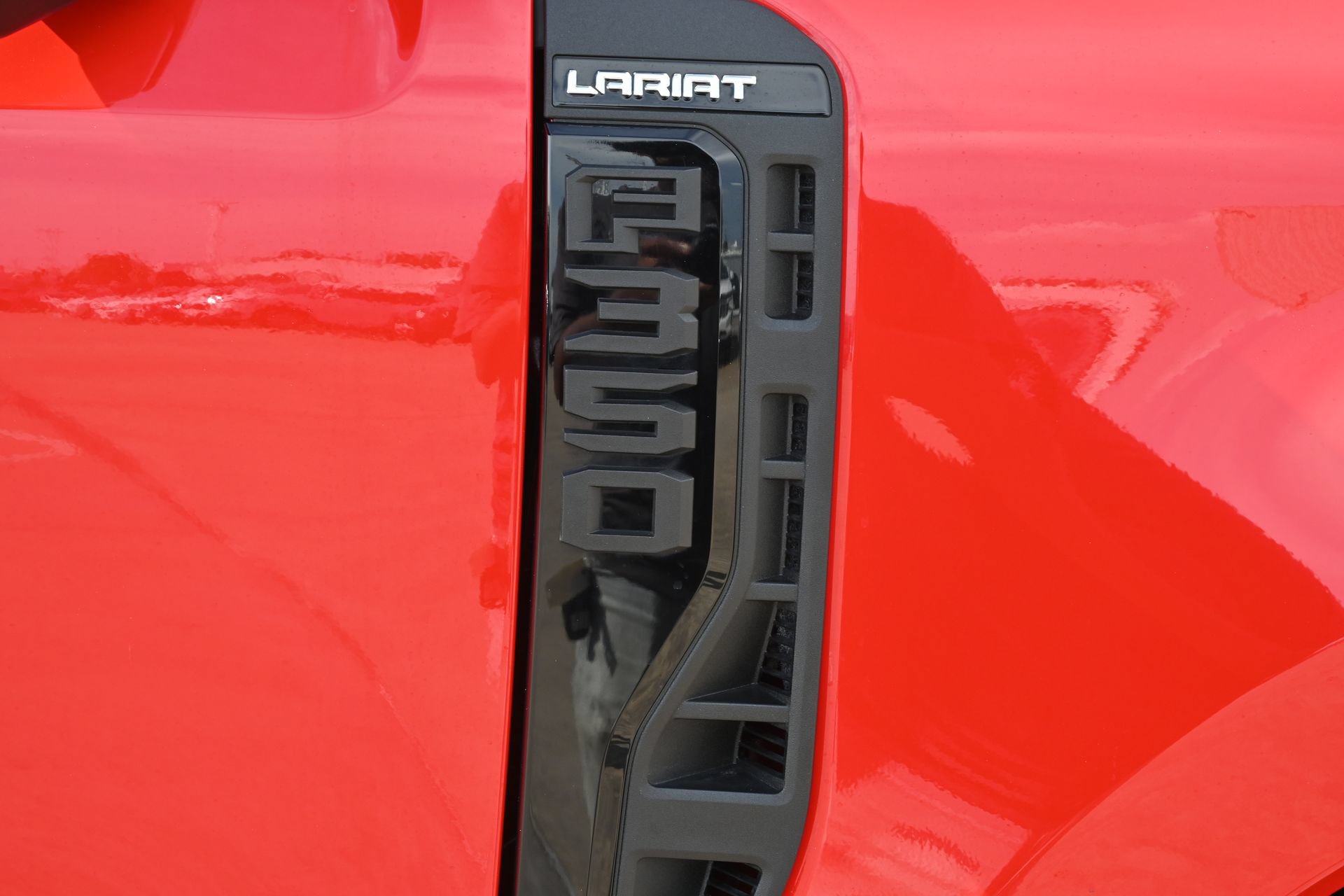 Used 2025 Ford F350 Lariat w/ Tremor Off-Road Package AWD/4WD image 22