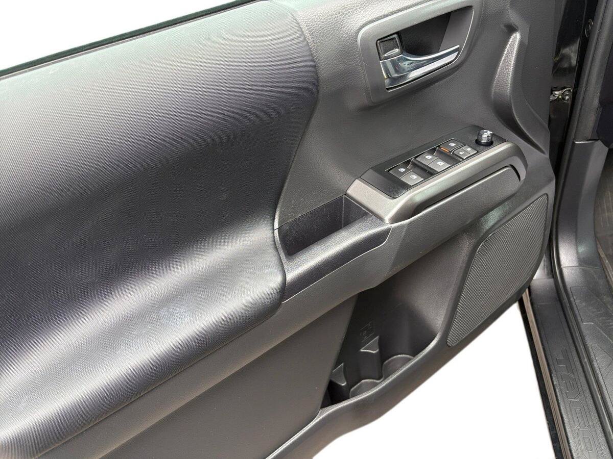 Used 2023 Toyota Tacoma TRD Sport AWD/4WD image 17