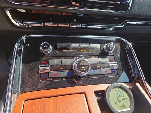 Used 2019 Lincoln Navigator Reserve image 4