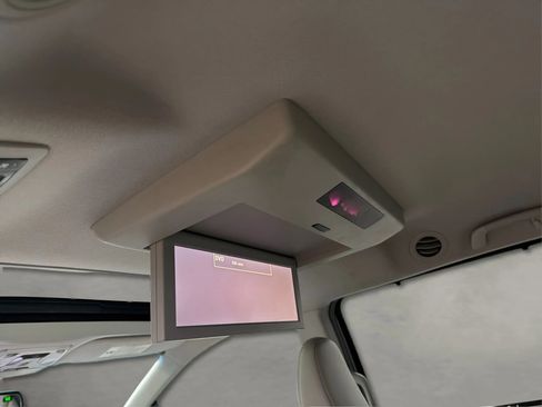 Used 2013 Toyota Sienna XLE w/ Entertainment Pkg image 45