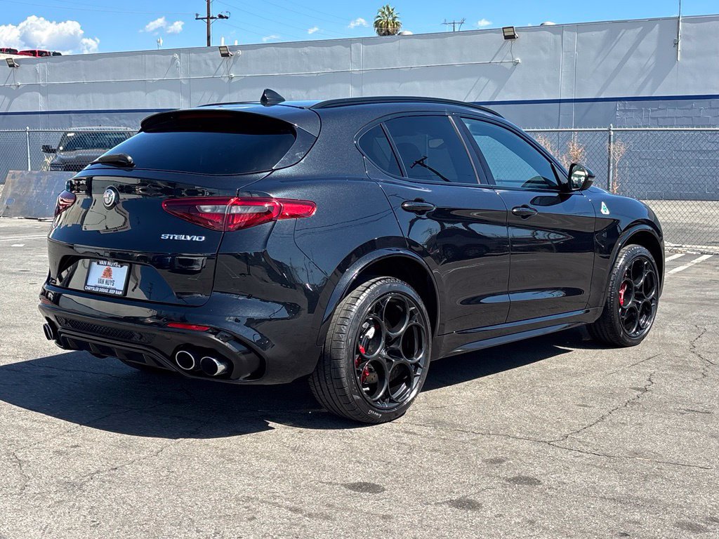 Used 2023 Alfa Romeo Stelvio Quadrifoglio AWD/4WD image 3