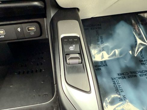 Used 2023 Kia Sorento S FWD image 31
