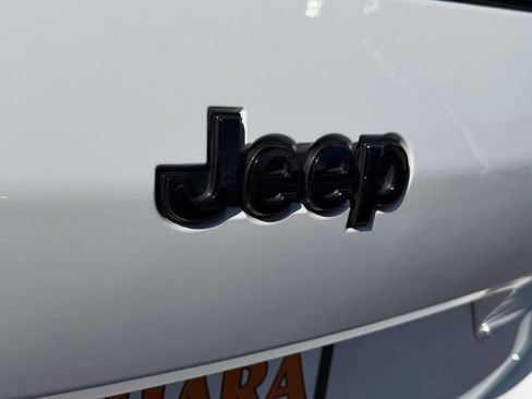 Used 2023 Jeep Grand Cherokee L Laredo RWD image 32