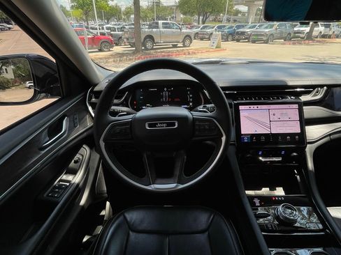 Used 2022 Jeep Grand Cherokee Limited 4xe w/ Luxury Tech Group II AWD/4WD image 11