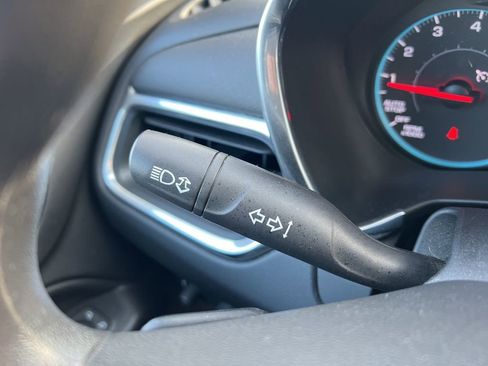 Used 2018 Chevrolet Equinox LT image 14