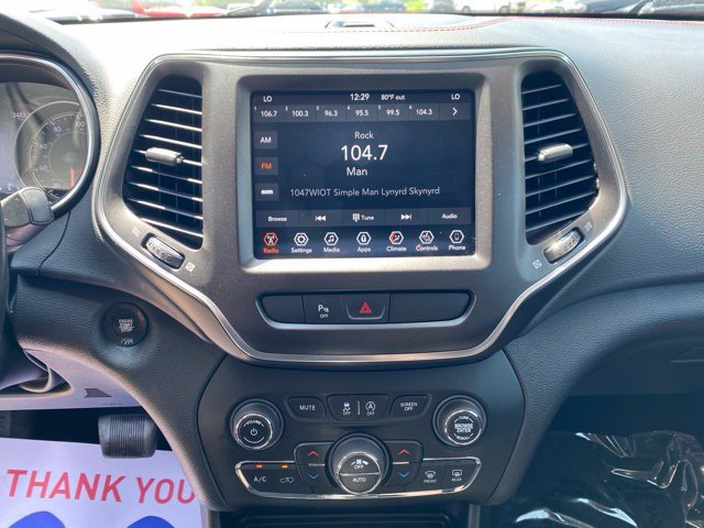 Used 2020 Jeep Cherokee Trailhawk w/ Cold Weather Group AWD/4WD image 17
