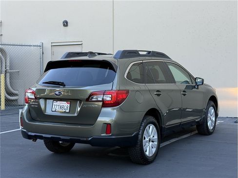 Used 2017 Subaru Outback 2.5i Premium AWD/4WD image 7