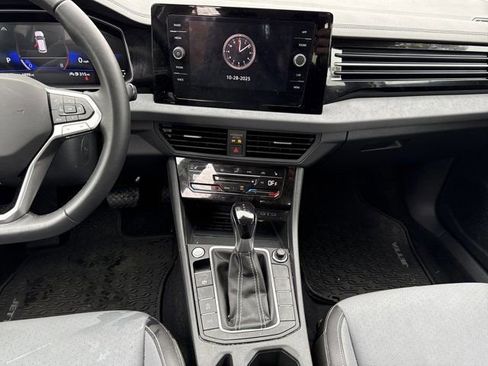 Used 2025 Volkswagen Jetta SE w/ Black Wheel Package image 13