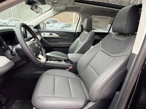 Used 2026 Ford Explorer Active w/ Active Comfort Package AWD/4WD image 10