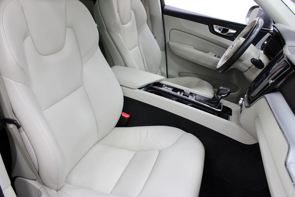Used 2018 Volvo XC60 T6 Momentum w/ Convenience Package AWD/4WD image 25