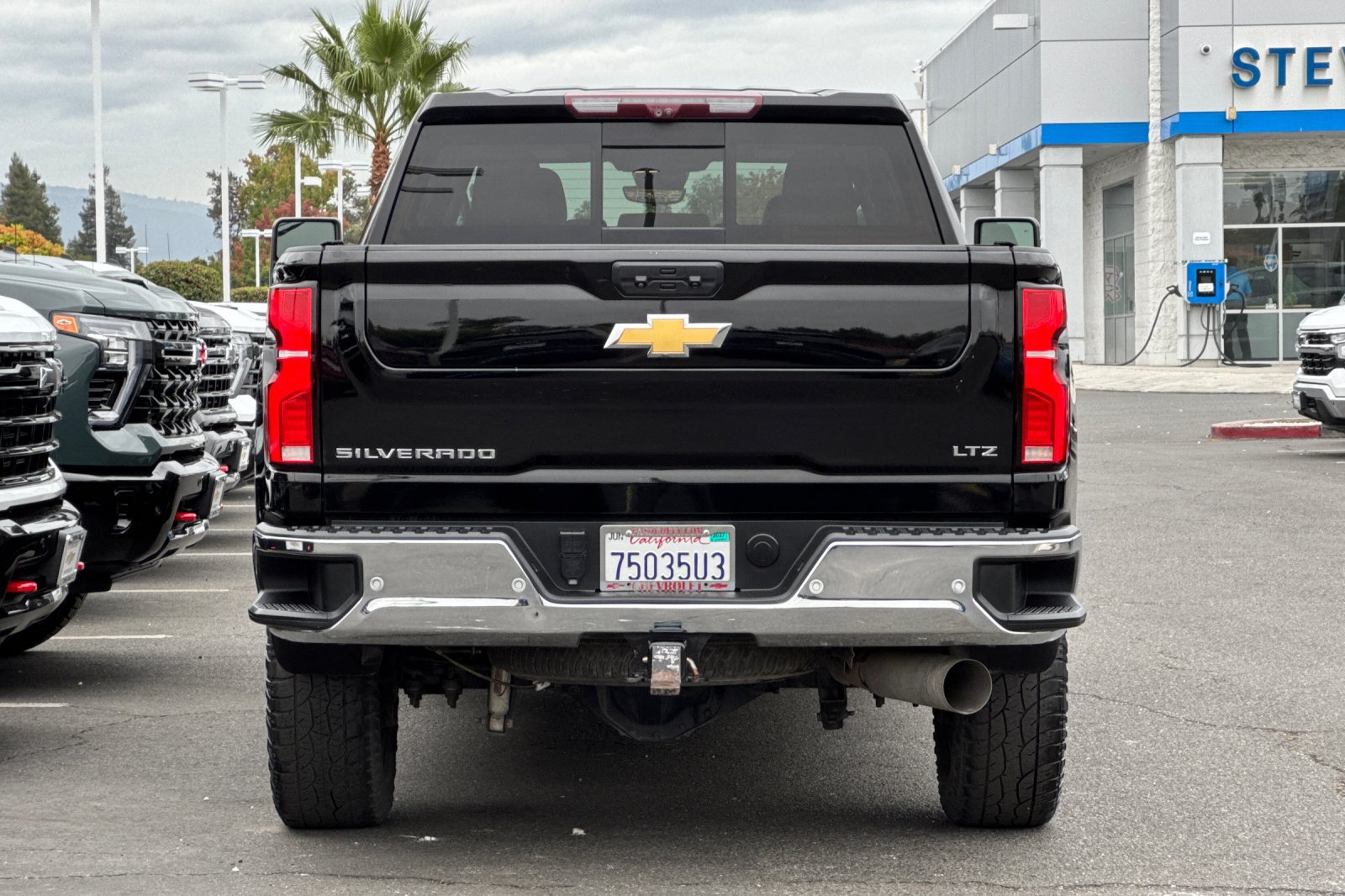 Used 2024 Chevrolet Silverado 2500 LTZ w/ LTZ Premium Package AWD/4WD image 6