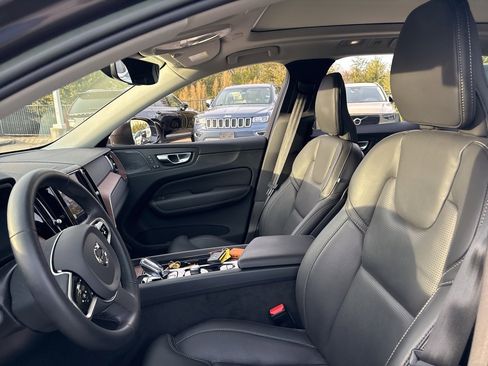 Used 2023 Volvo XC60 B5 Ultimate w/ Climate Package image 16