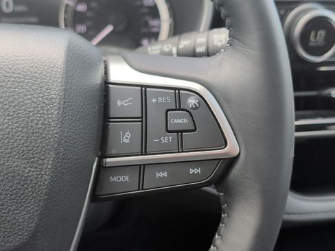 Used 2026 Toyota Highlander XLE AWD/4WD image 15