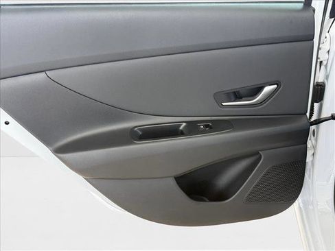 New 2025 Hyundai Elantra Limited image 23