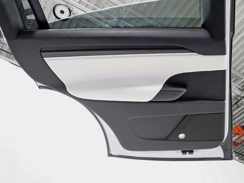 Used 2022 Tesla Model X Plaid image 38