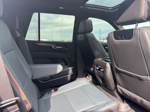 Used 2025 GMC Yukon AT4 w/ AT4 Premium Plus Package AWD/4WD image 10