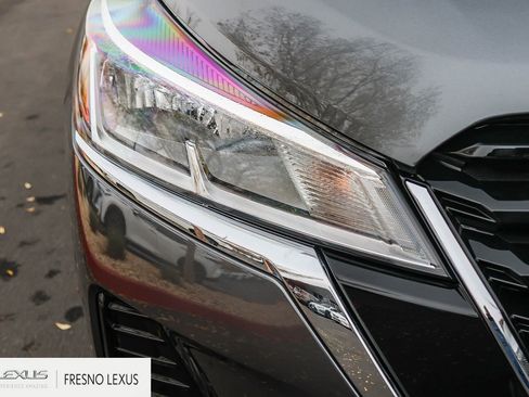 Used 2022 Nissan Kicks S image 10