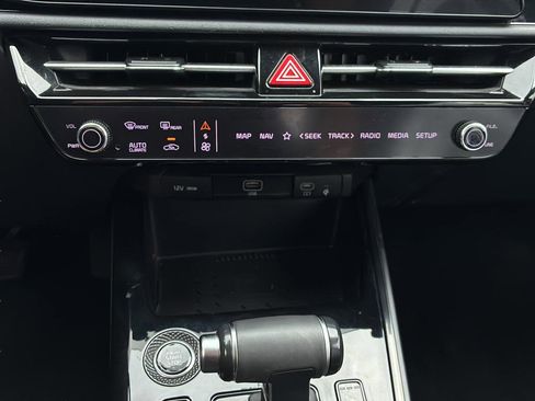 Certified 2025 Kia Niro EX FWD image 14