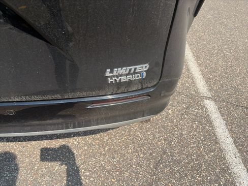 Certified 2022 Toyota Sienna Limited AWD/4WD image 5