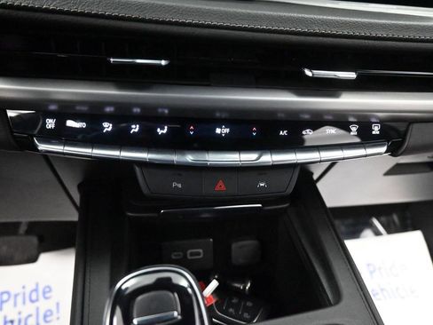 Used 2025 Cadillac XT4 Premium Luxury image 37