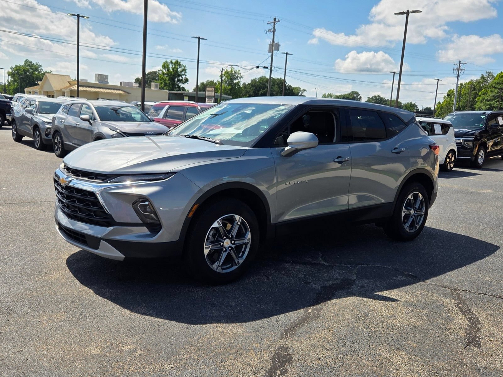 Used 2025 Chevrolet Blazer LT FWD image 3