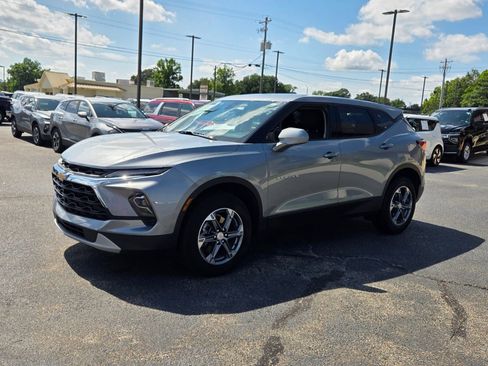 Used 2025 Chevrolet Blazer LT FWD image 3