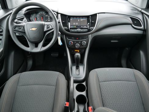 Used 2022 Chevrolet Trax LS w/ Tint and Cruise Package image 10