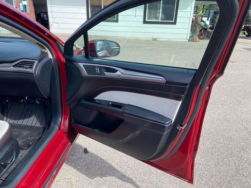 Used 2019 Ford Fusion SE w/ Equipment Group 151A FWD image 27