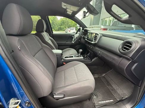 Used 2018 Toyota Tacoma TRD Sport AWD/4WD image 17