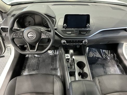 Used 2025 Nissan Altima 2.5 S image 15