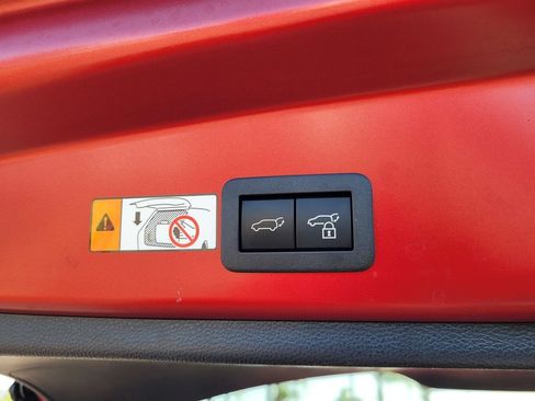Used 2025 Toyota Corolla Cross XLE w/ Convenience Package FWD image 9