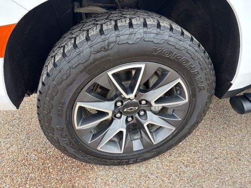 Used 2022 Chevrolet Suburban Z71 w/ Luxury Package image 24