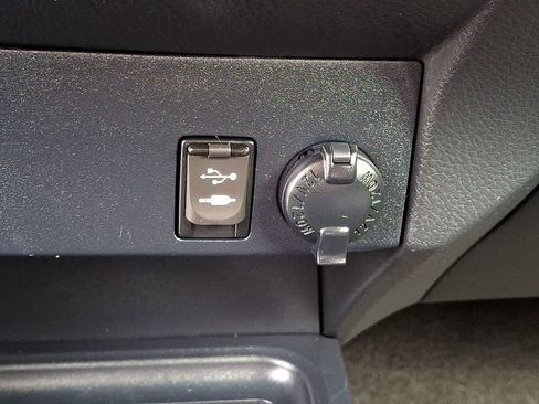 Used 2016 Toyota RAV4 LE AWD/4WD image 26