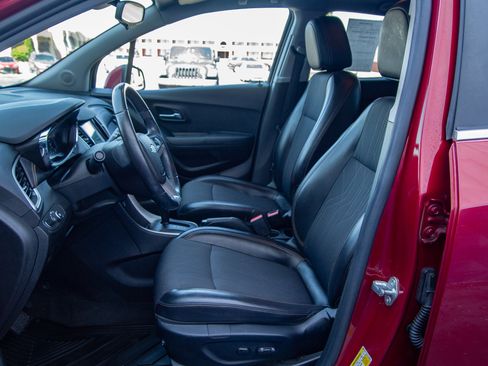 Used 2019 Chevrolet Trax LT w/ LT Convenience Package FWD image 13