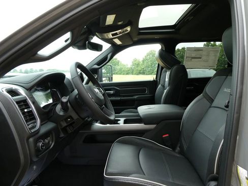 New 2026 RAM 2500 Laramie AWD/4WD image 16