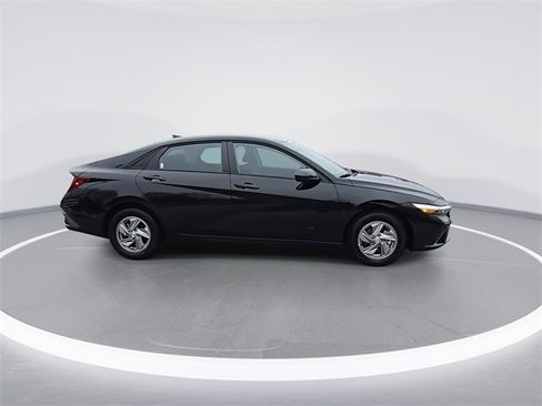 New 2026 Hyundai Elantra SE image 9