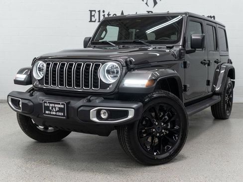 Used 2025 Jeep Wrangler Unlimited Sahara AWD/4WD image 43